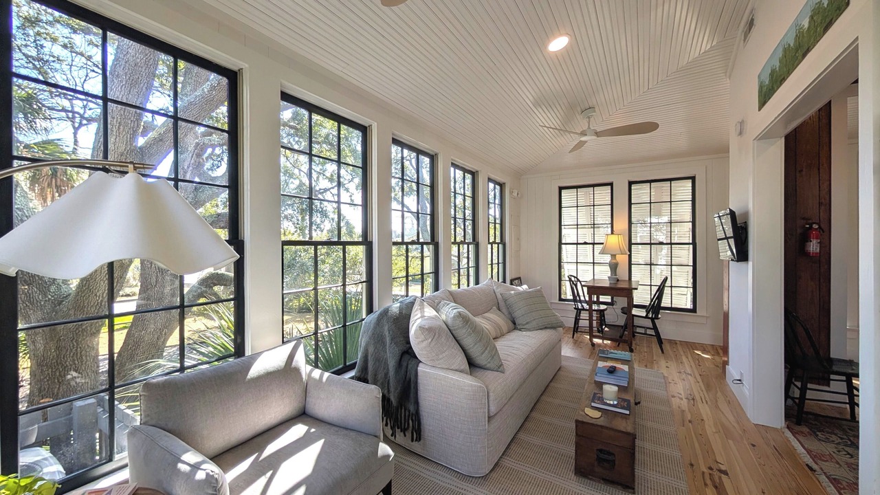 Photo of Livingroom in Sullivan's Island