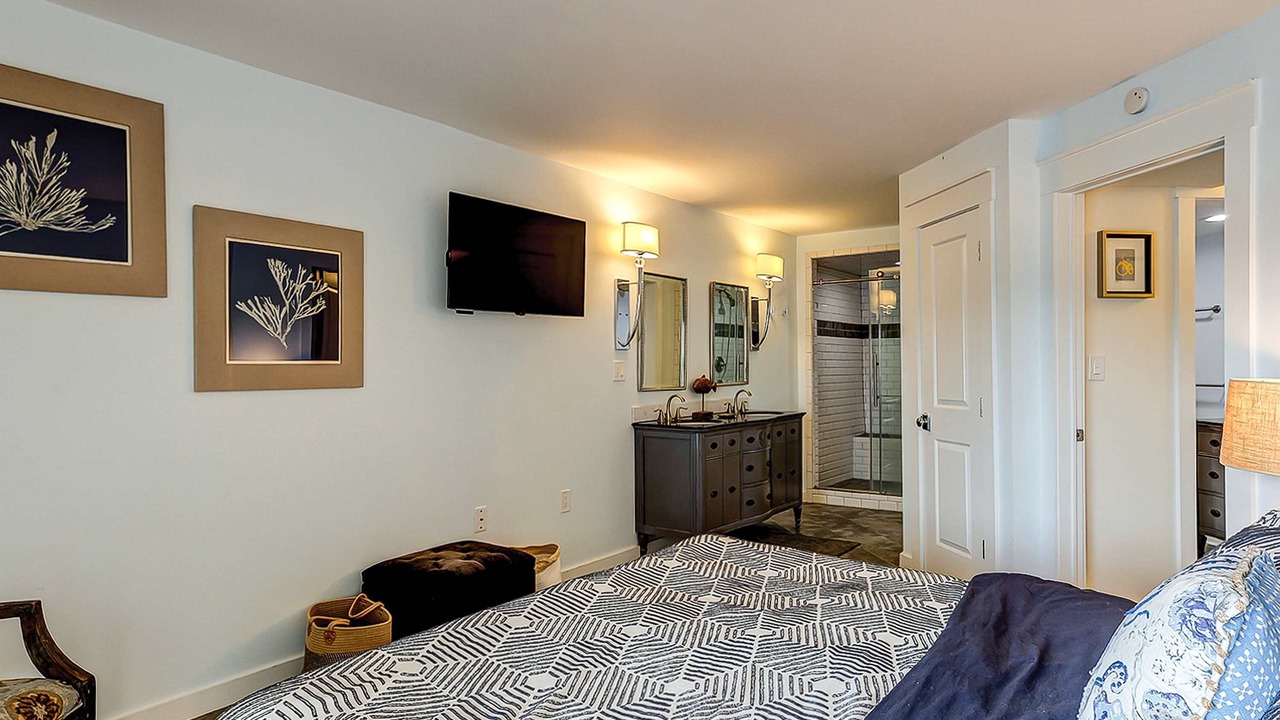 Photo of Bedroom in Shelter Cove