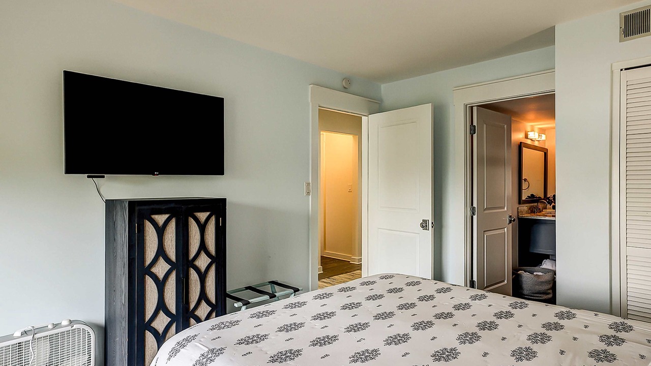 Photo of Bedroom in Shelter Cove