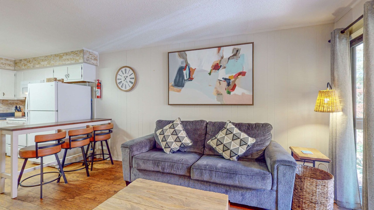 Photo of Livingroom in North Forest Beach