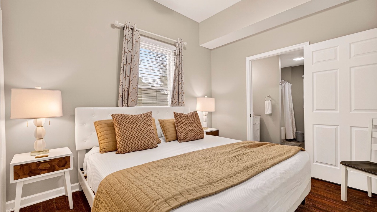 Photo of Bedroom in Metropolitan
