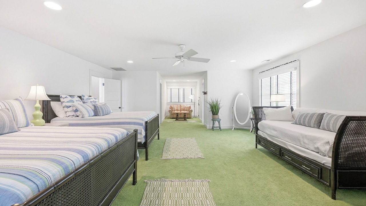 Photo of Bedroom in Debordieu Colony