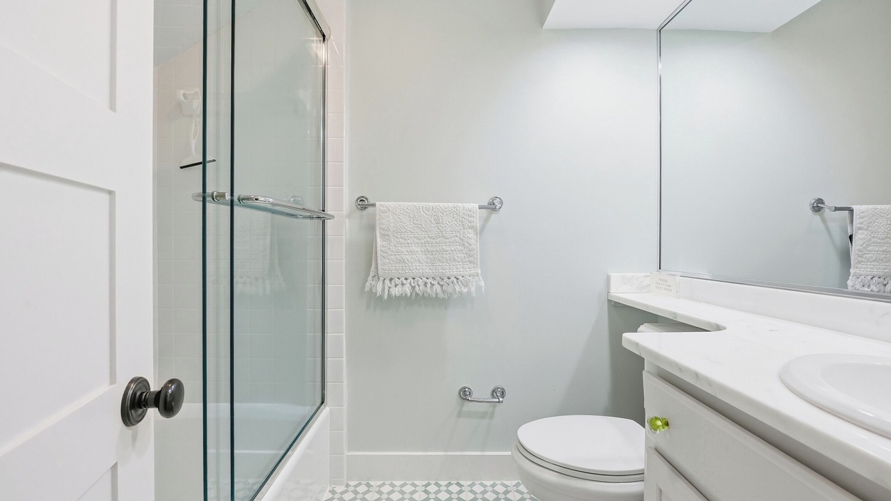 Photo of Bathroom in Debordieu Colony