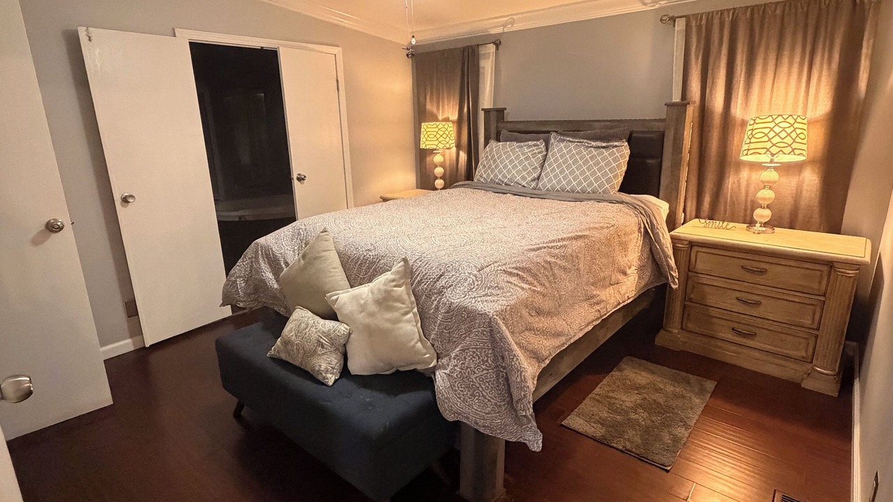 Photo of Bedroom in New Irving Park