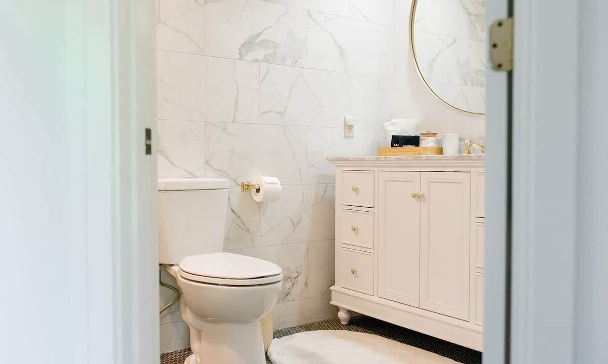 Photo of Bathroom in Night Heron