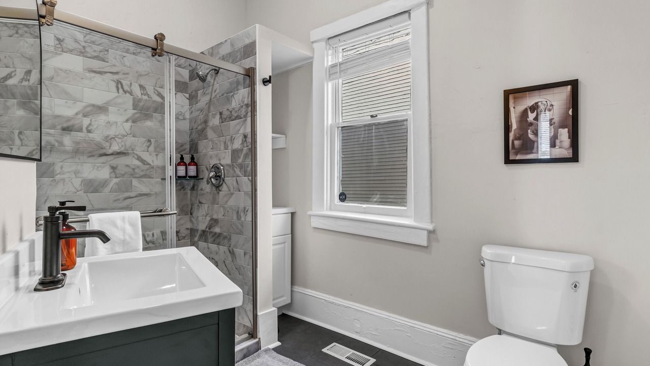 Photo of Bathroom in Thomas Square