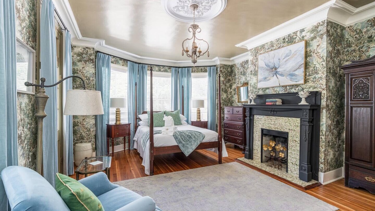 Photo of Bedroom in Downtown Charleston