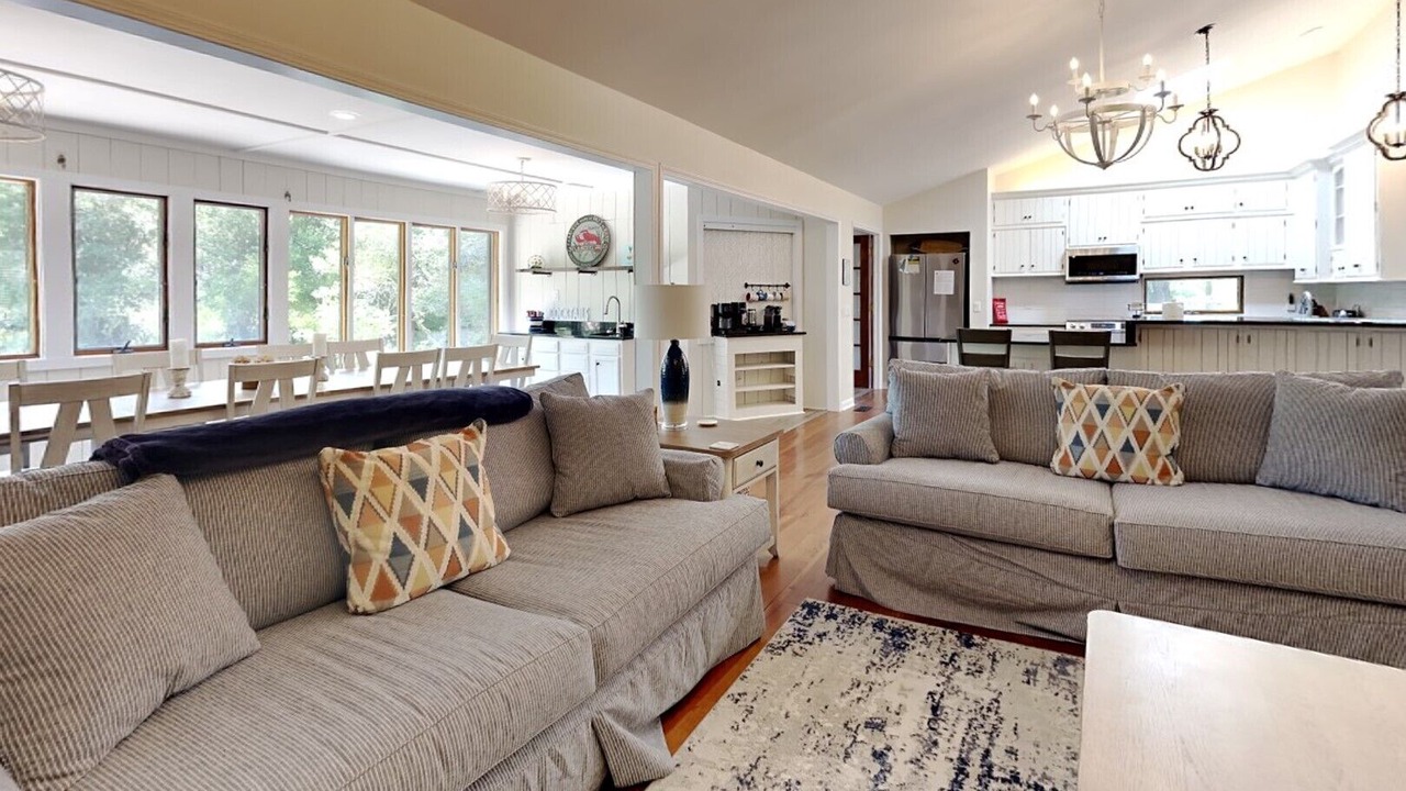 Photo of Livingroom in North Litchfield Beach