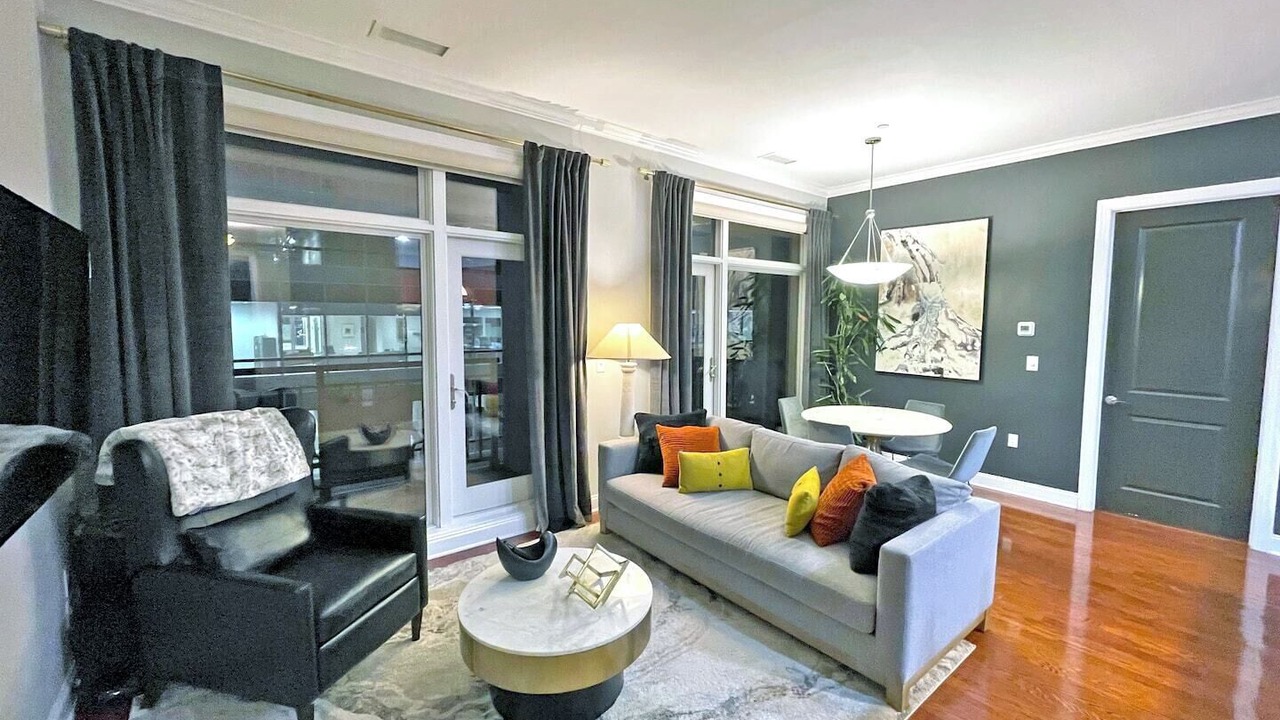 Photo of Livingroom in Charlotte Center City