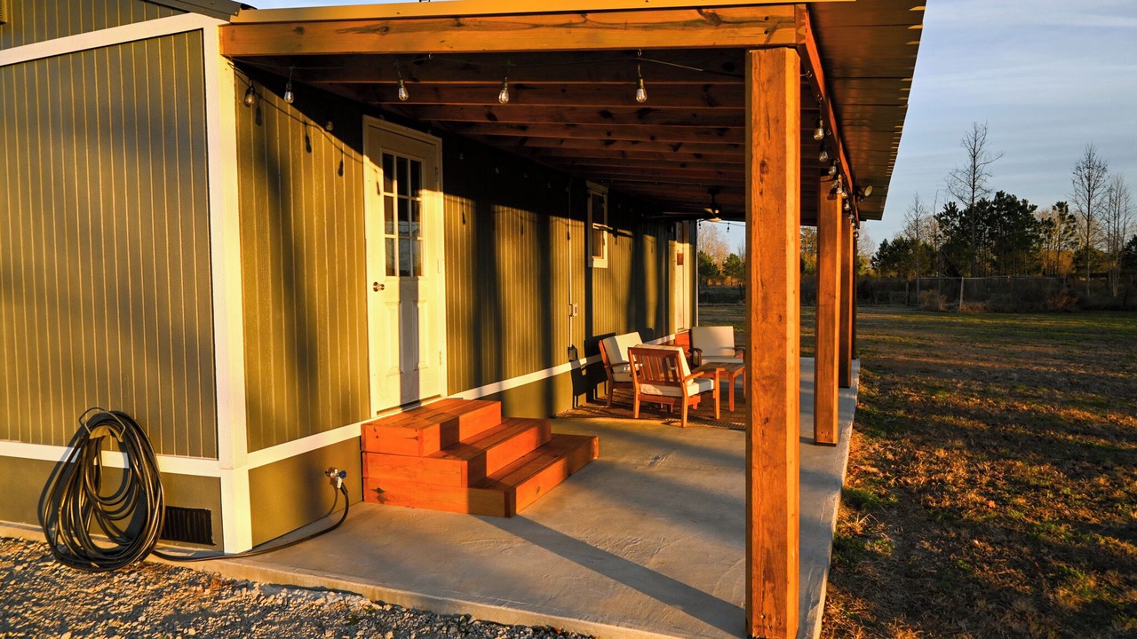 Photo of Outdoor in Lydia