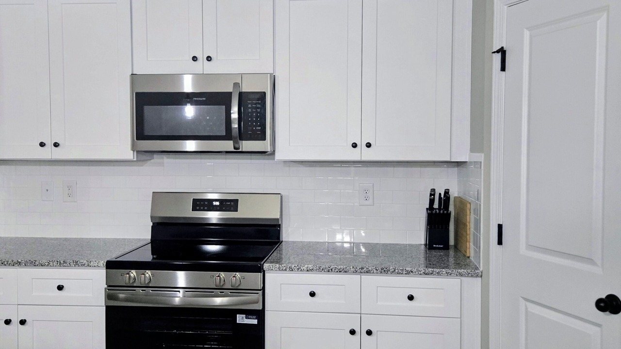 Photo of Kitchen in Davis Lake - Eastfield