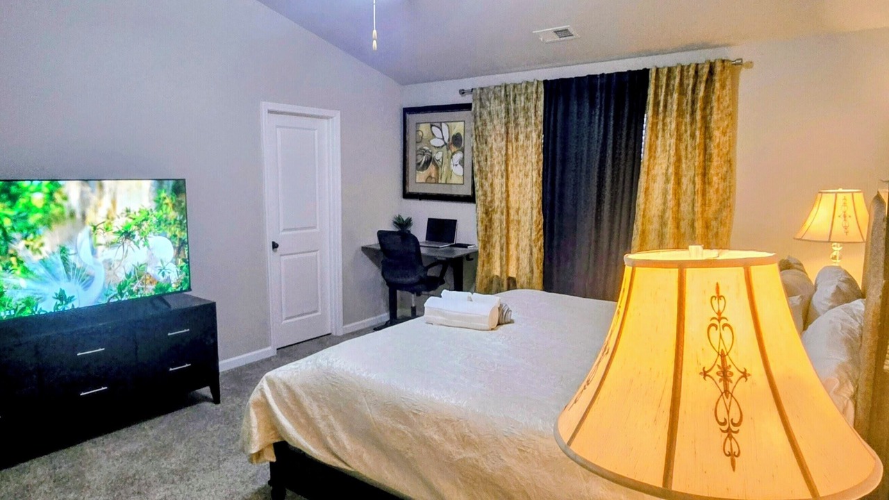 Photo of Bedroom in Davis Lake - Eastfield