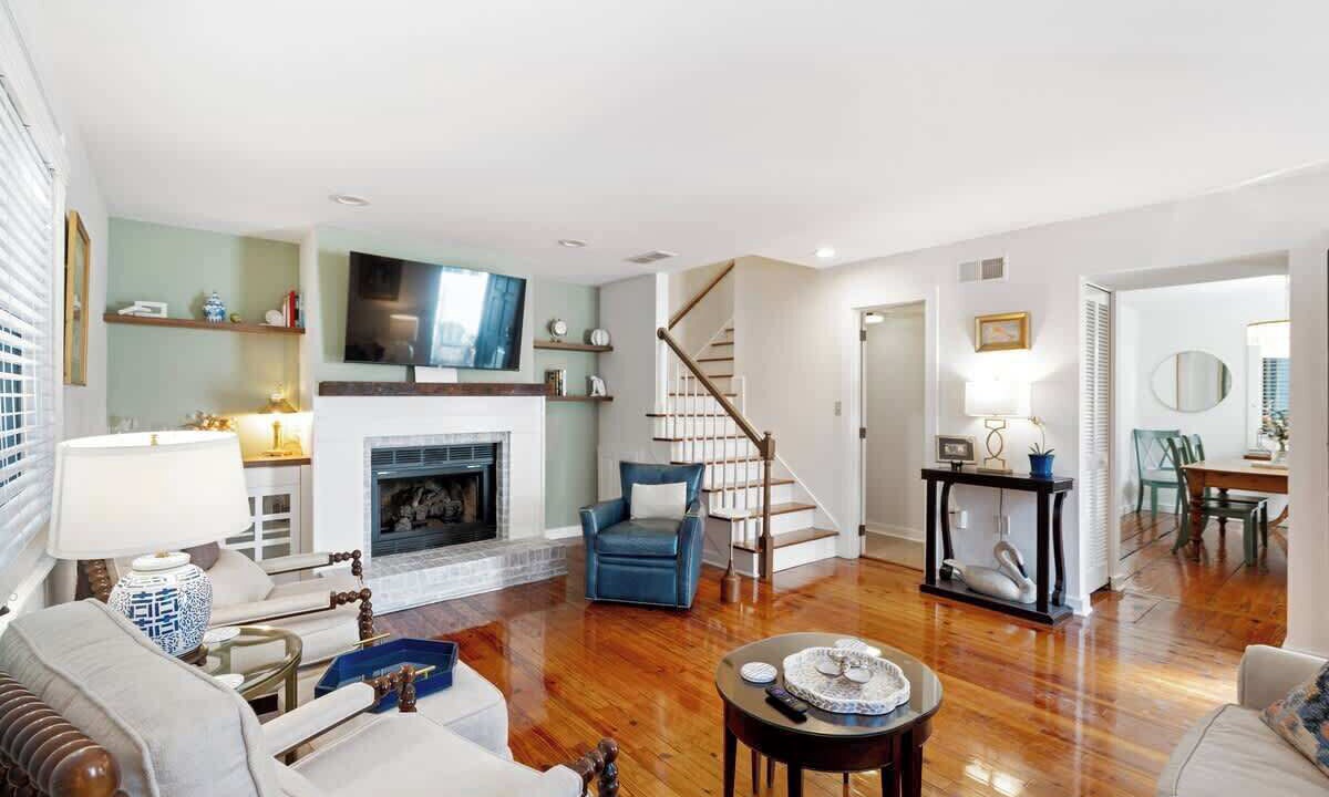 Photo of Livingroom in Harleston Village