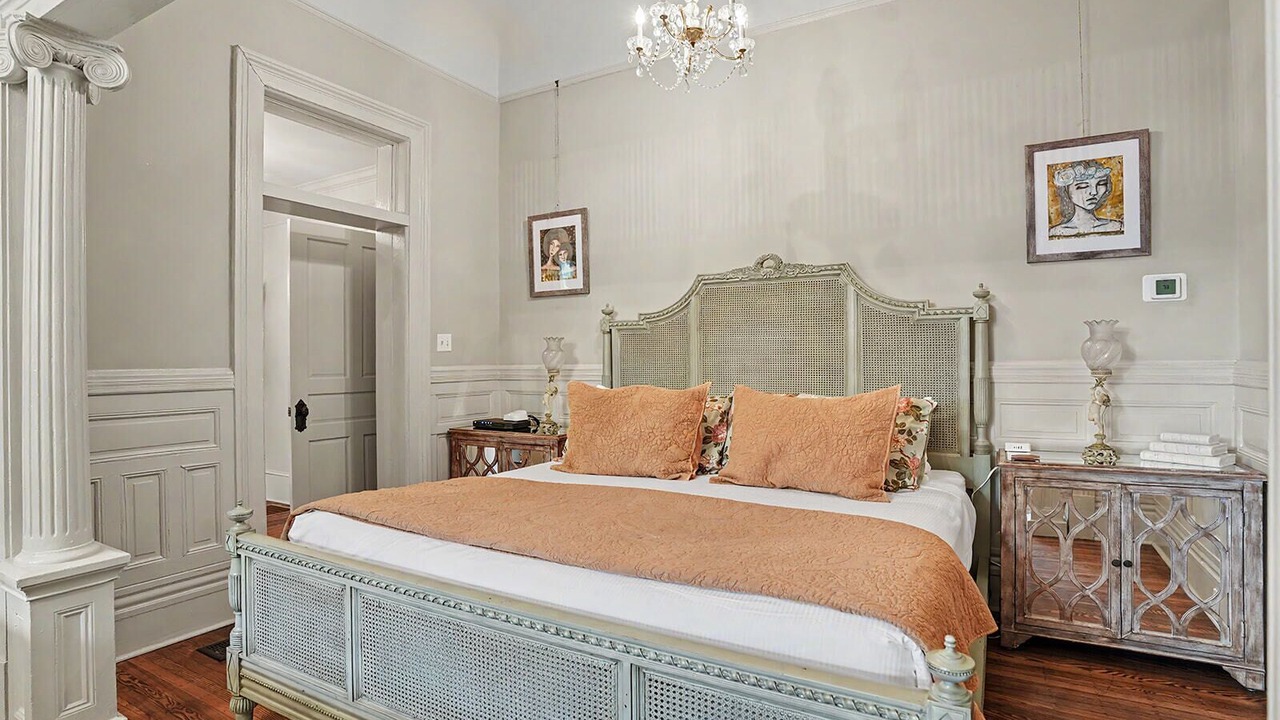 Photo of Bedroom in Metropolitan