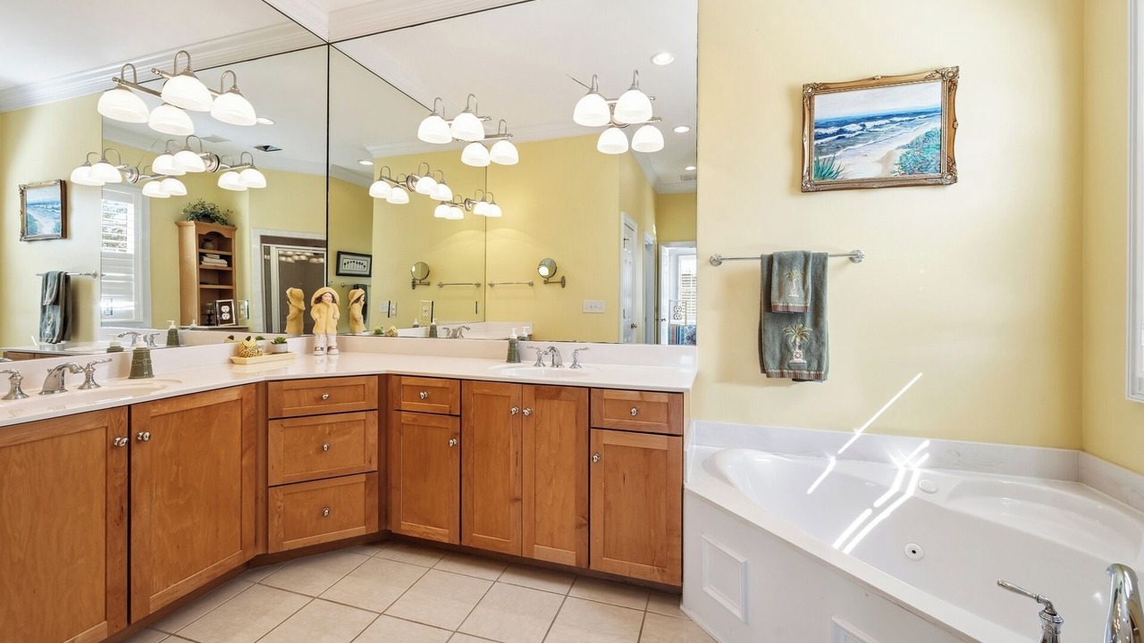 Photo of Bathroom in Debordieu Colony