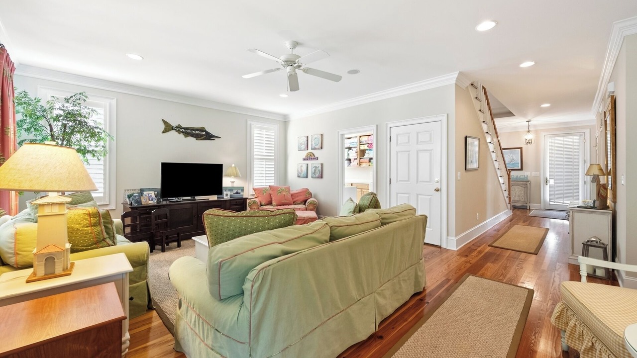 Photo of Livingroom in Debordieu Colony