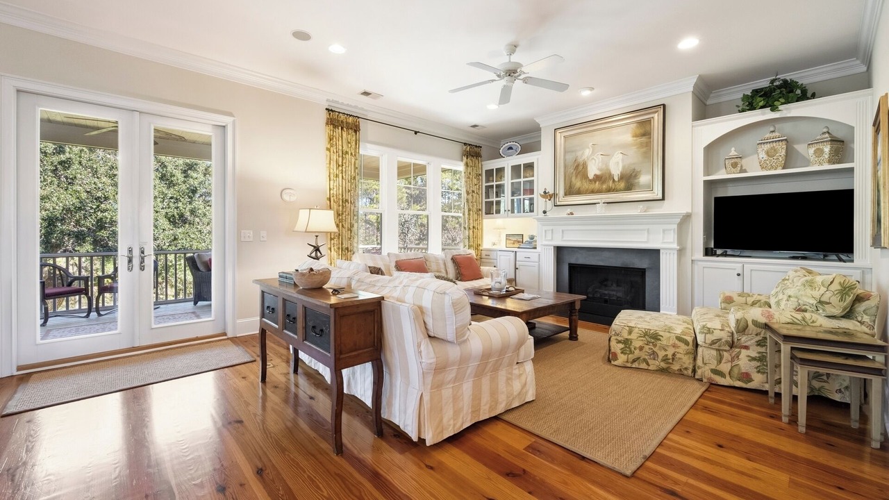 Photo of Livingroom in Debordieu Colony