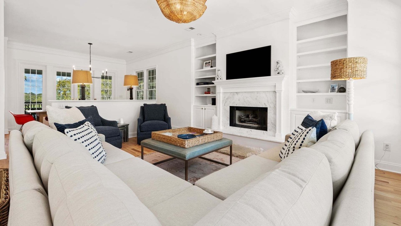 Photo of Livingroom in Debordieu Colony