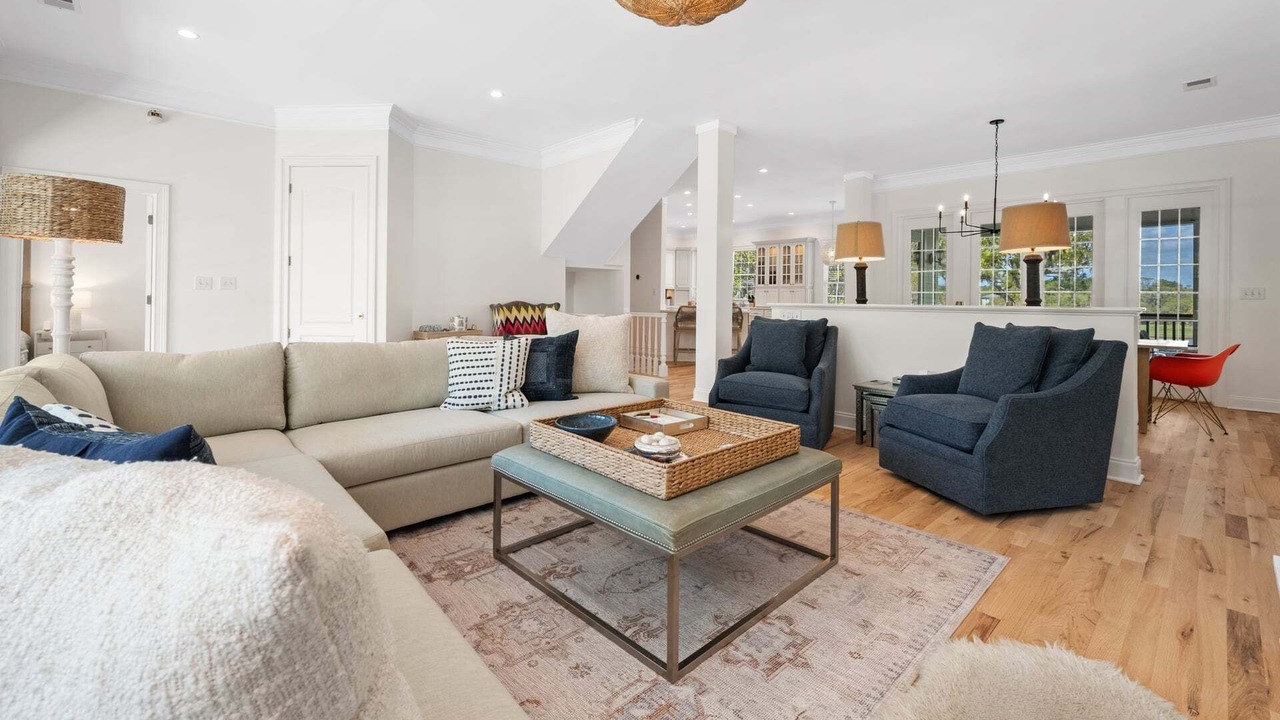 Photo of Livingroom in Debordieu Colony