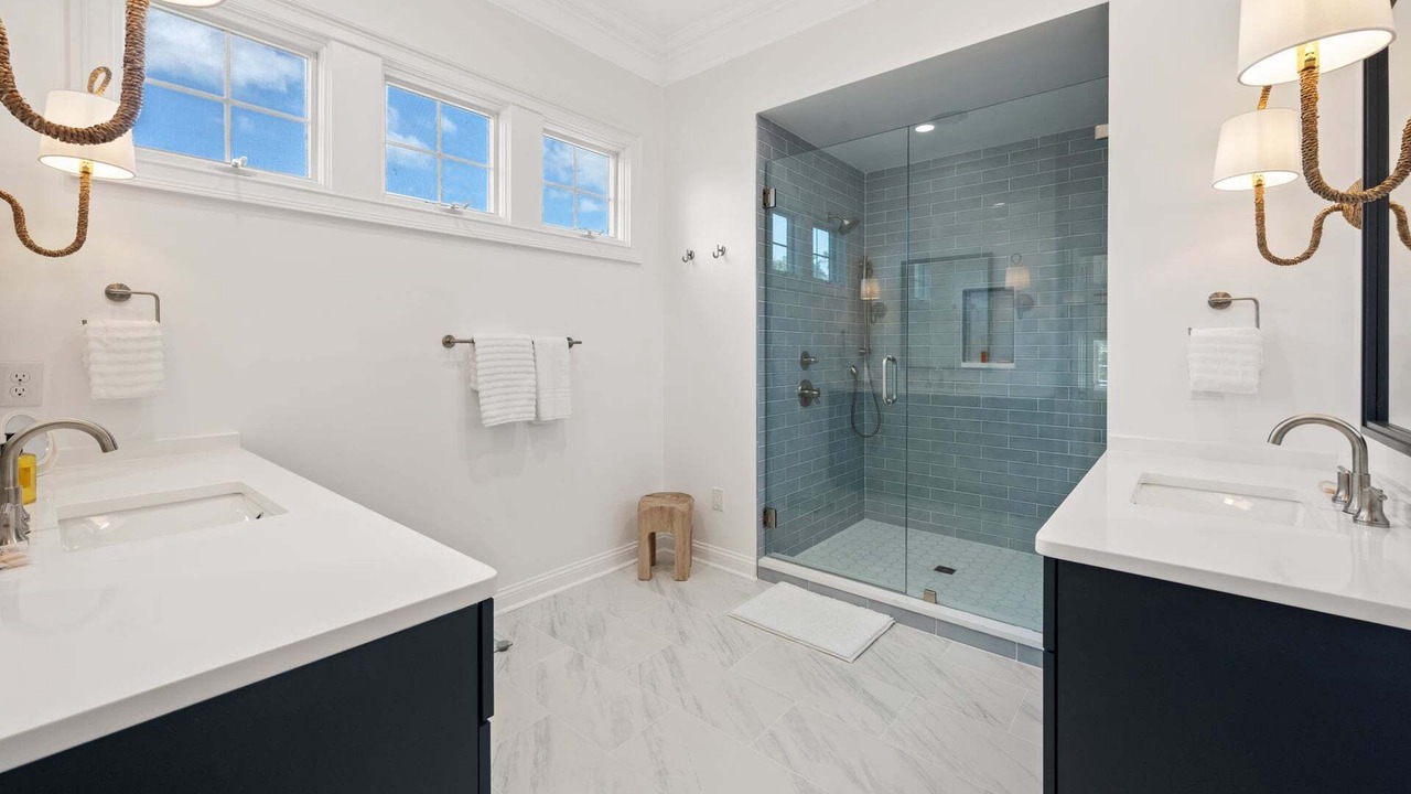 Photo of Bathroom in Debordieu Colony