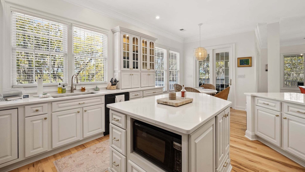 Photo of Kitchen in Debordieu Colony