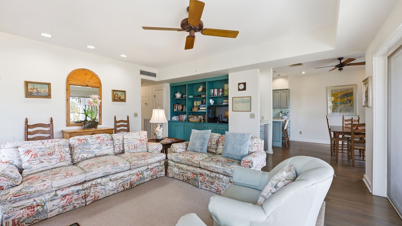 Photo of Livingroom in Debordieu Colony