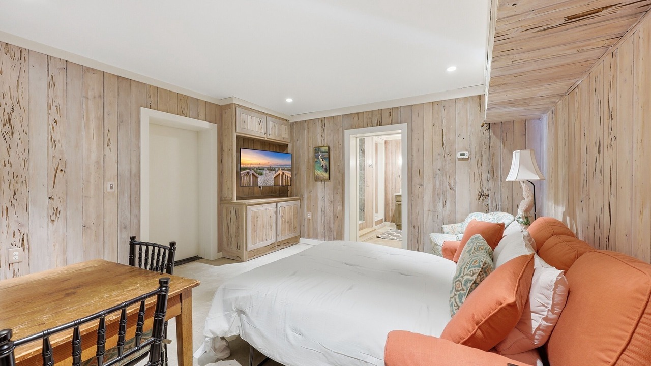 Photo of Bedroom in Debordieu Colony