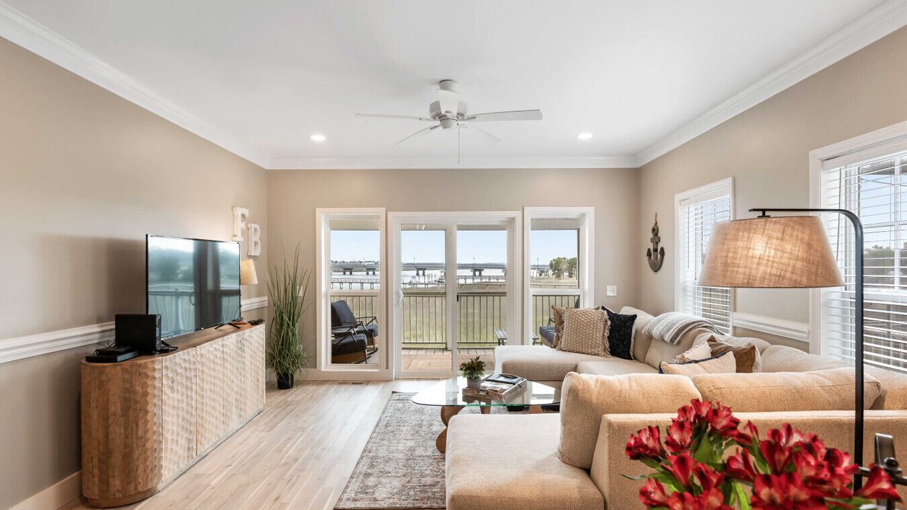 Photo of Livingroom in Waters Edge