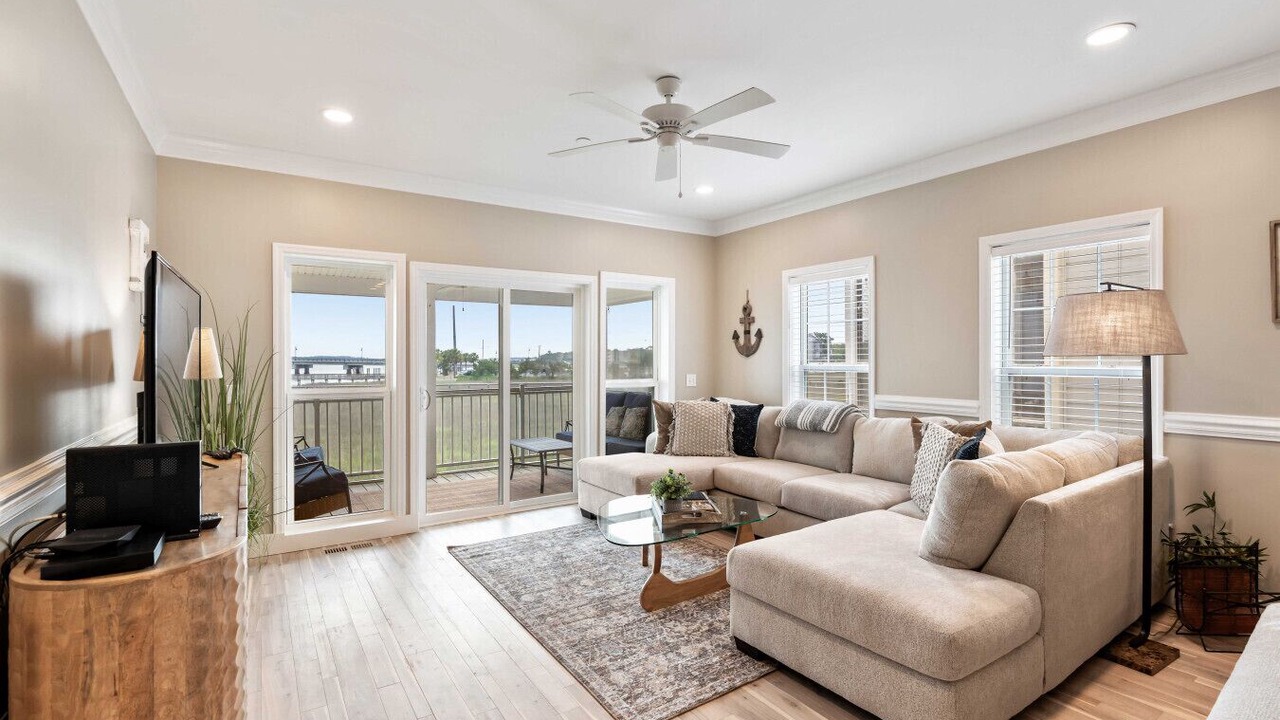 Photo of Livingroom in Waters Edge