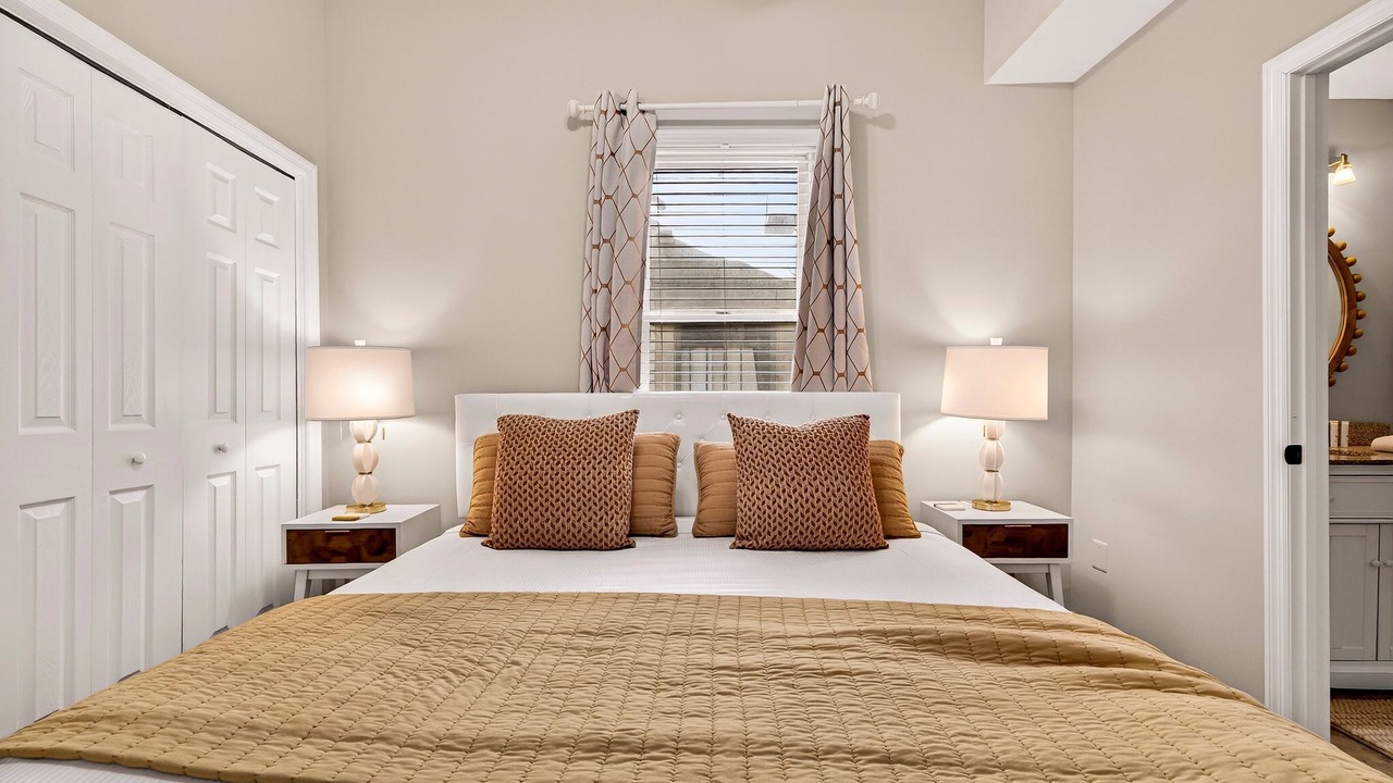 Photo of Bedroom in Metropolitan