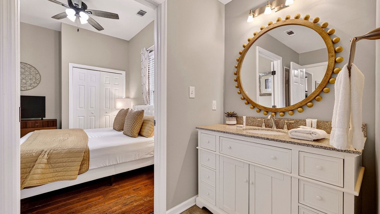 Photo of Bedroom in Metropolitan
