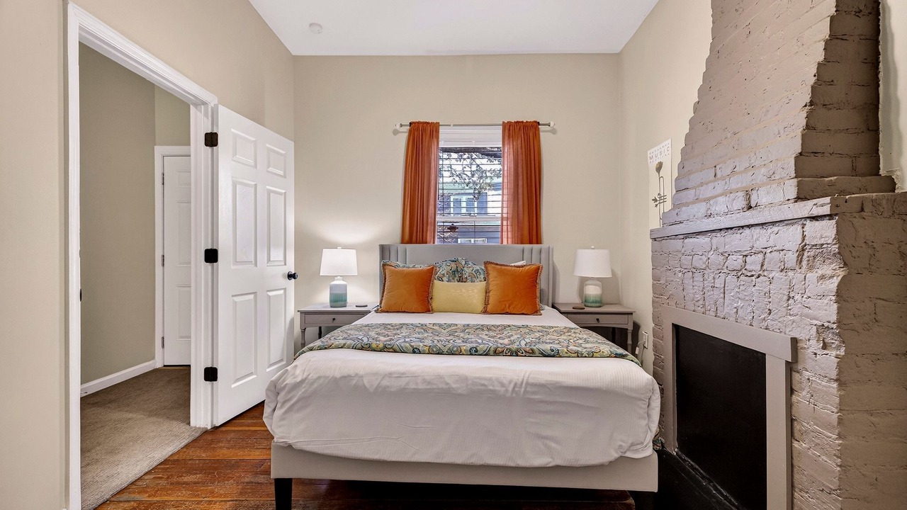Photo of Bedroom in Metropolitan