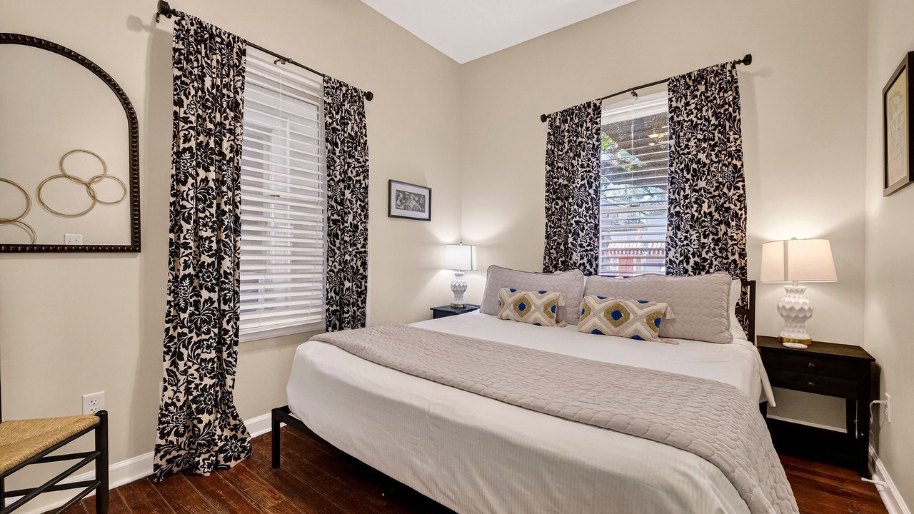Photo of Bedroom in Metropolitan