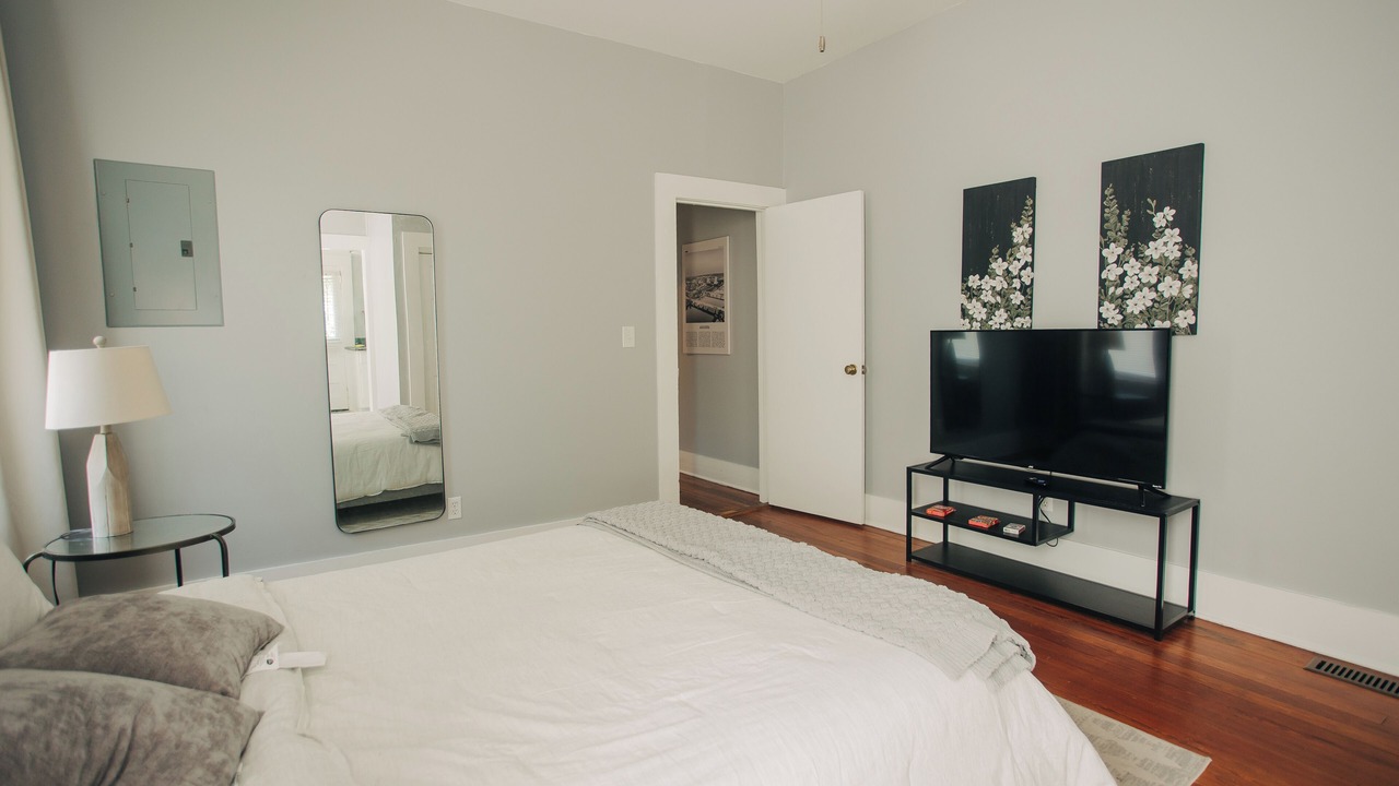 Photo of Bedroom in Midtown
