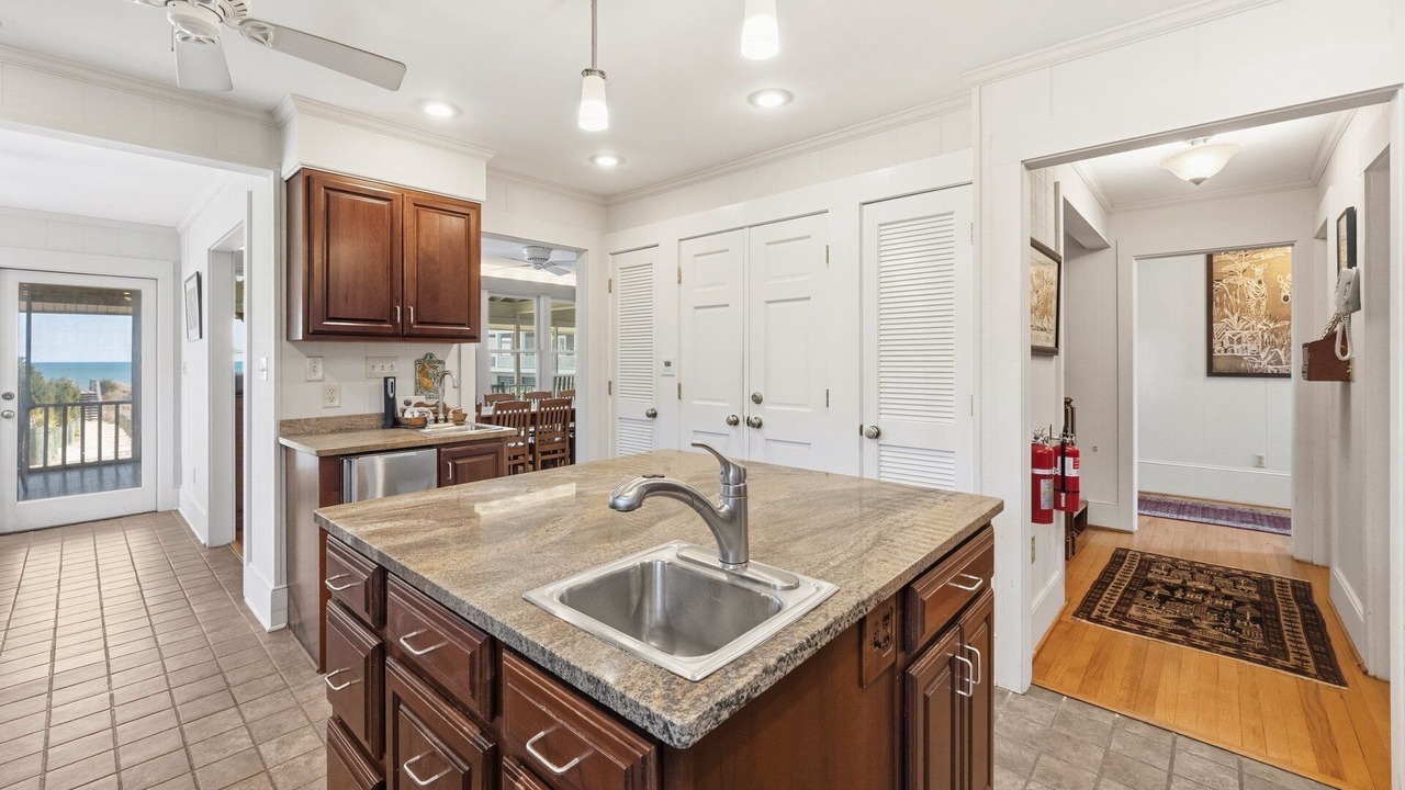 Photo of Kitchen in Debordieu Colony