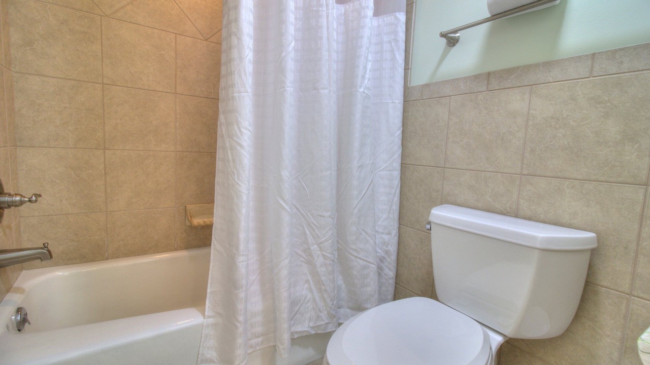 Photo of Bathroom in Arcadian Shores