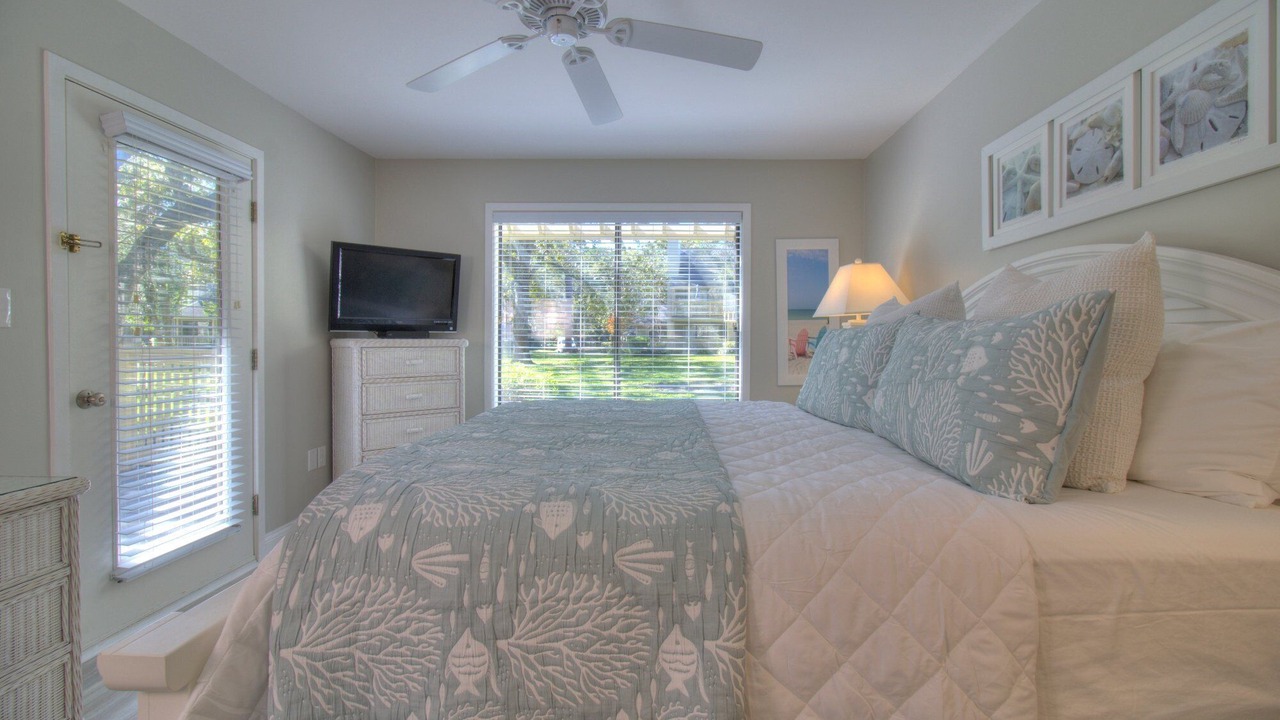 Photo of Bedroom in Arcadian Shores