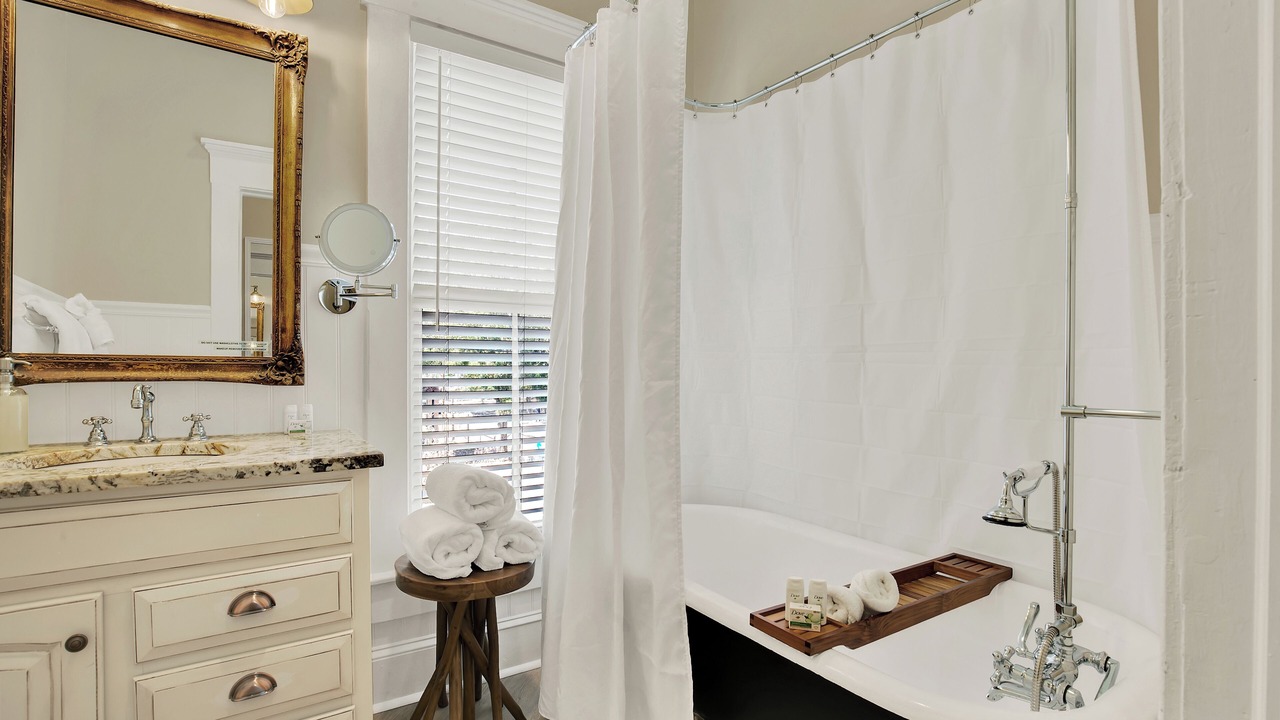 Photo of Bathroom in Metropolitan