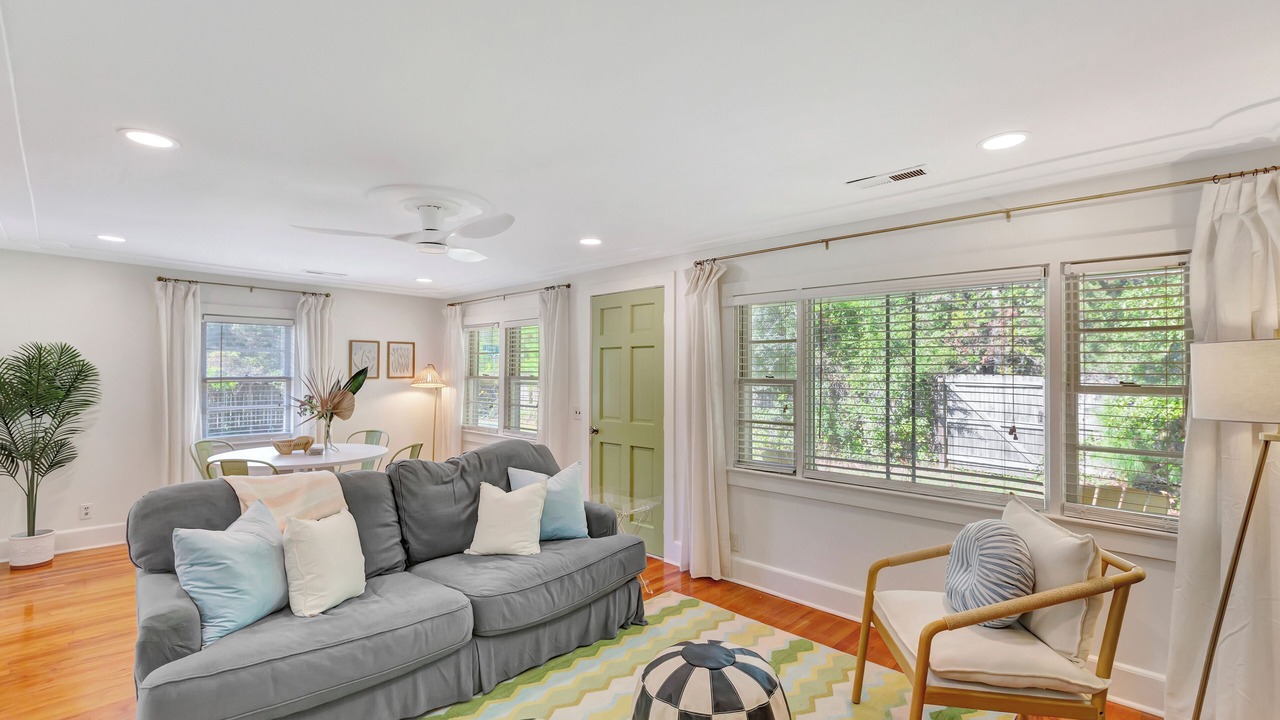 Photo of Livingroom in Mount Pleasant