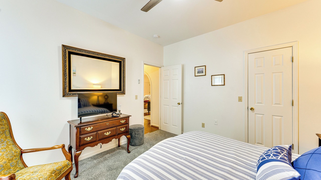Photo of Bedroom in Miley