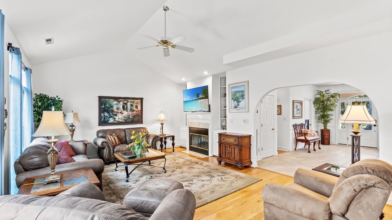 Photo of Bedroom in Arcadian Shores