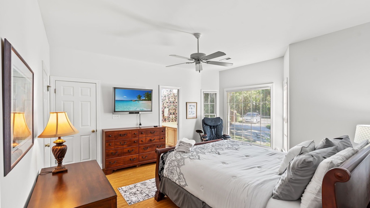 Photo of Bedroom in Arcadian Shores