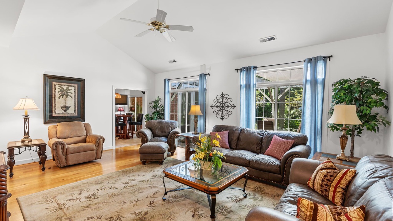 Photo of Bedroom in Arcadian Shores