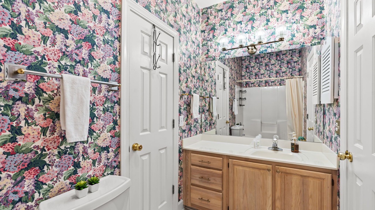 Photo of Bathroom in Arcadian Shores