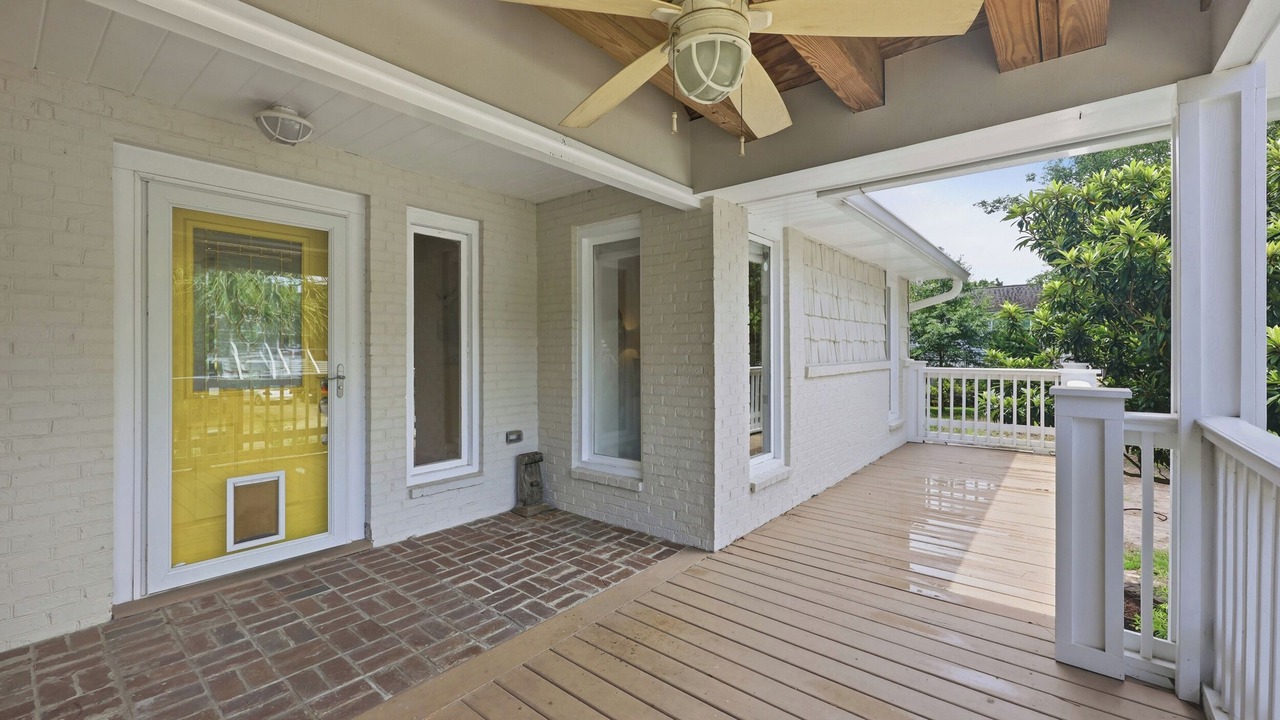 Photo of Patio Balcony in North Litchfield Beach