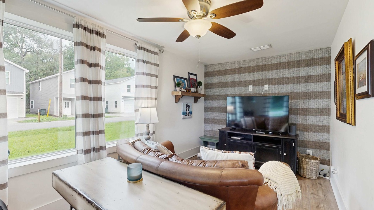 Photo of Livingroom in Hanahan