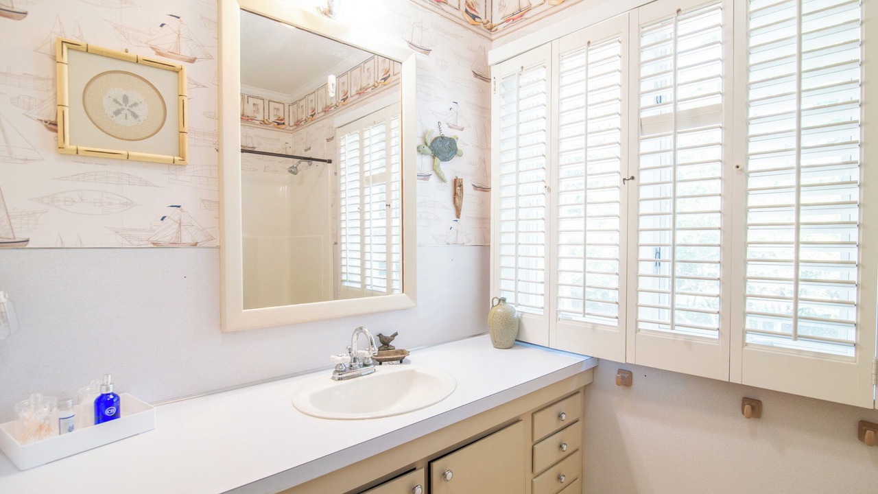 Photo of Bathroom in Debordieu Colony