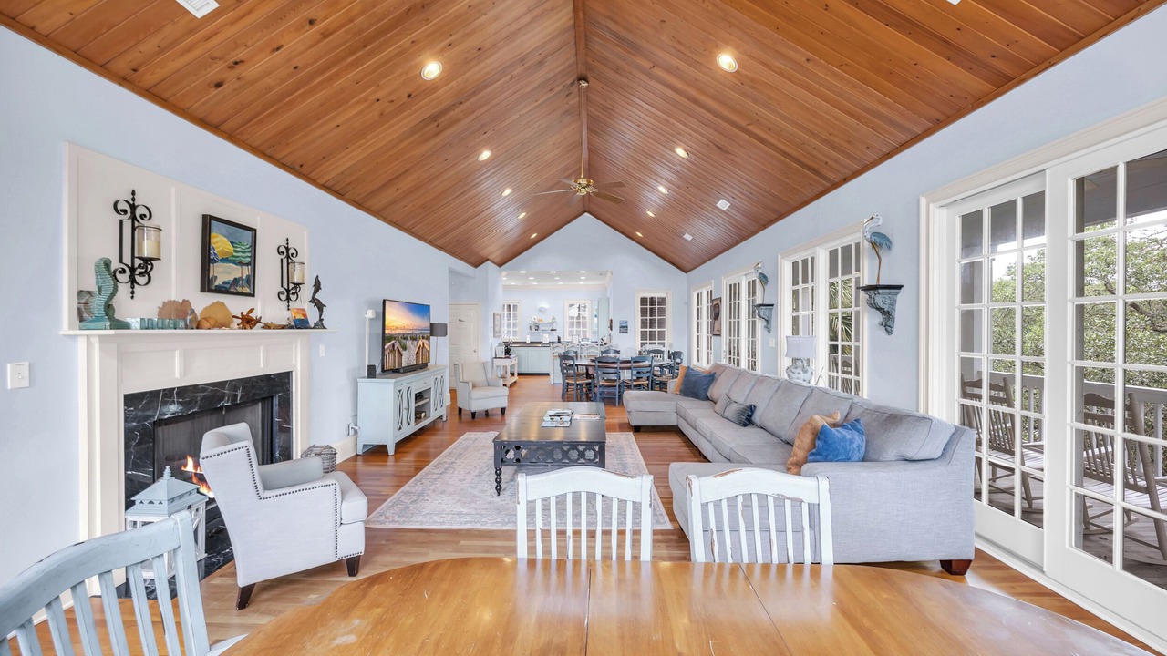 Photo of Livingroom in Debordieu Colony