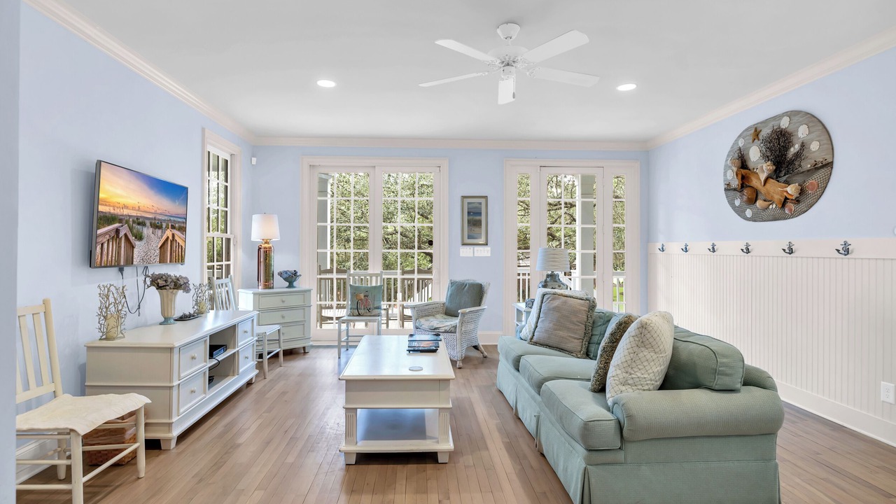 Photo of Livingroom in Debordieu Colony