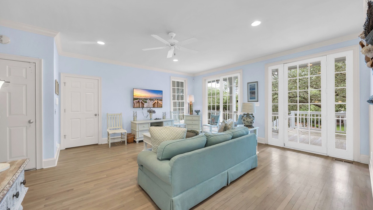 Photo of Livingroom in Debordieu Colony